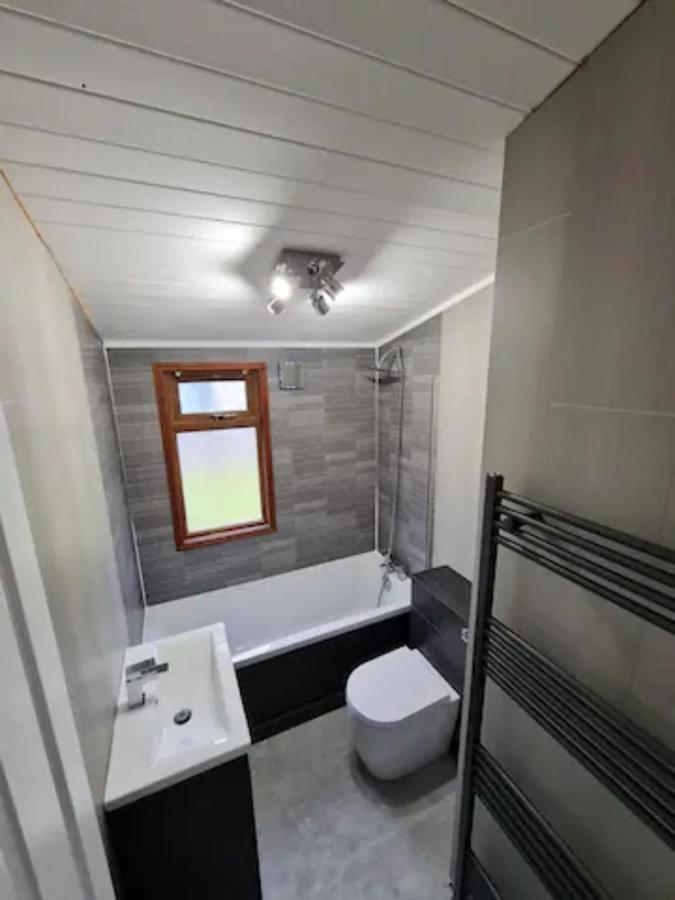 4 Bed Luxury Lodge With Hot Tub Near Lake District Warton  Екстериор снимка