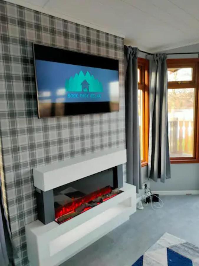 4 Bed Luxury Lodge With Hot Tub Near Lake District Warton  Екстериор снимка
