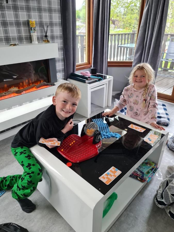4 Bed Luxury Lodge With Hot Tub Near Lake District Warton  Екстериор снимка