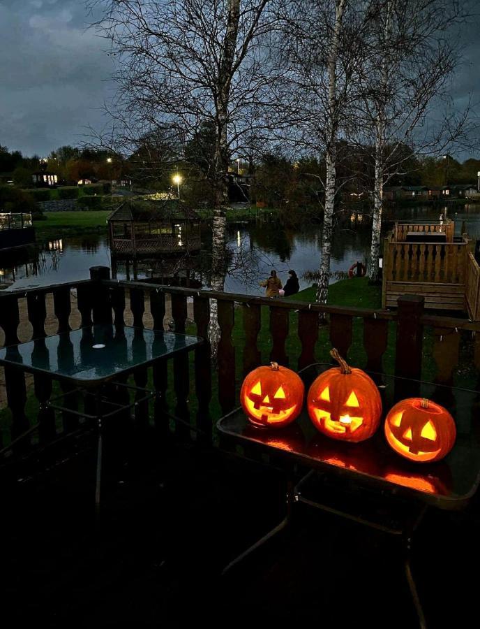 4 Bed Luxury Lodge With Hot Tub Near Lake District Warton  Екстериор снимка